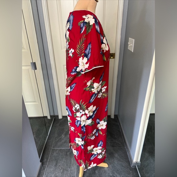 Vintage Iolani Made in Hawaii Red Floral Tropical Hawaiian Dress - Picture 3 of 7